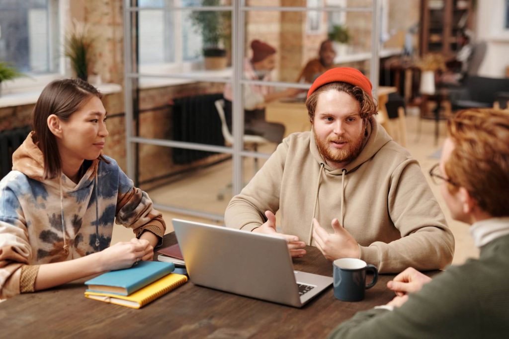 Language learning methods - colleagues talking