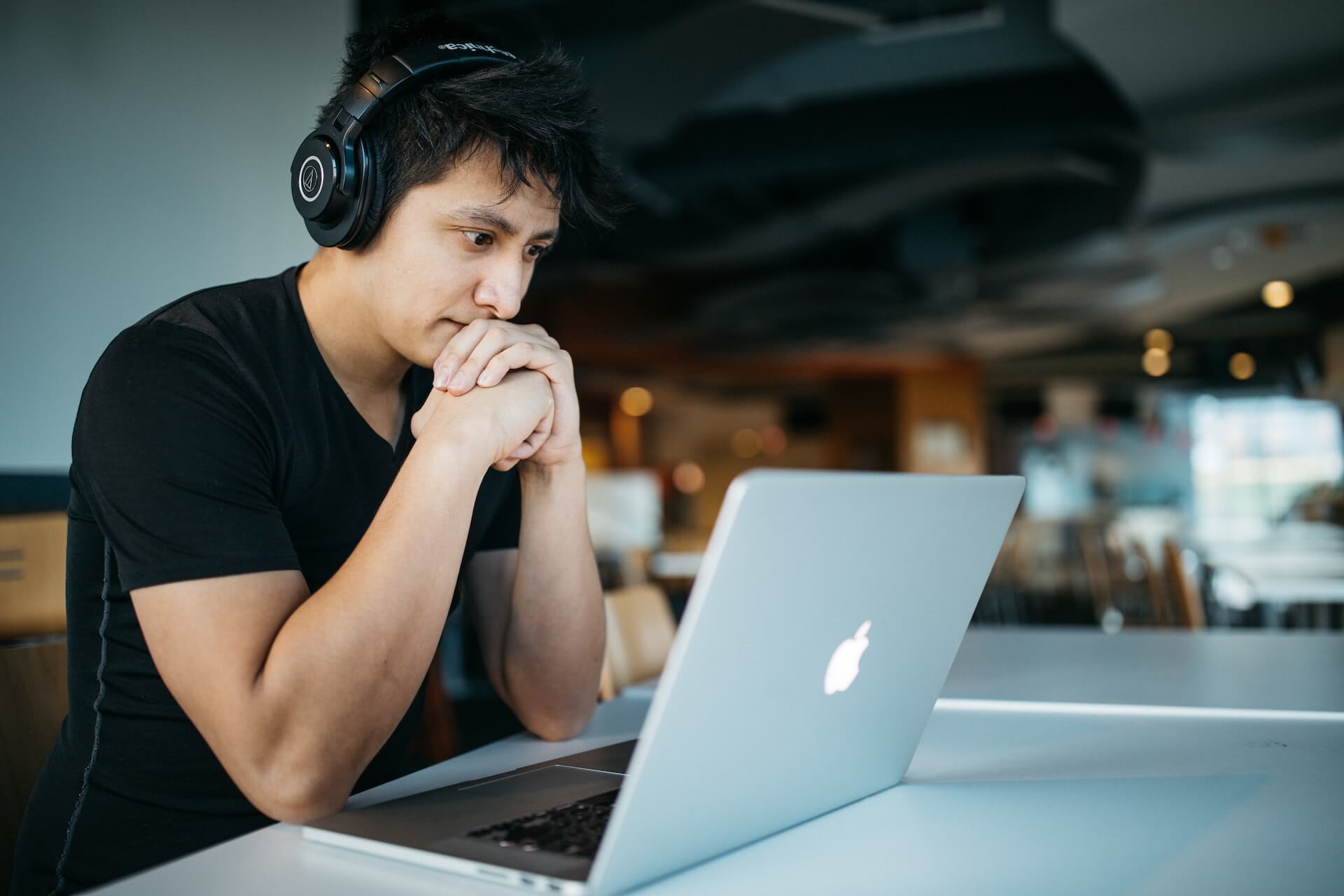 student listening to english lessons